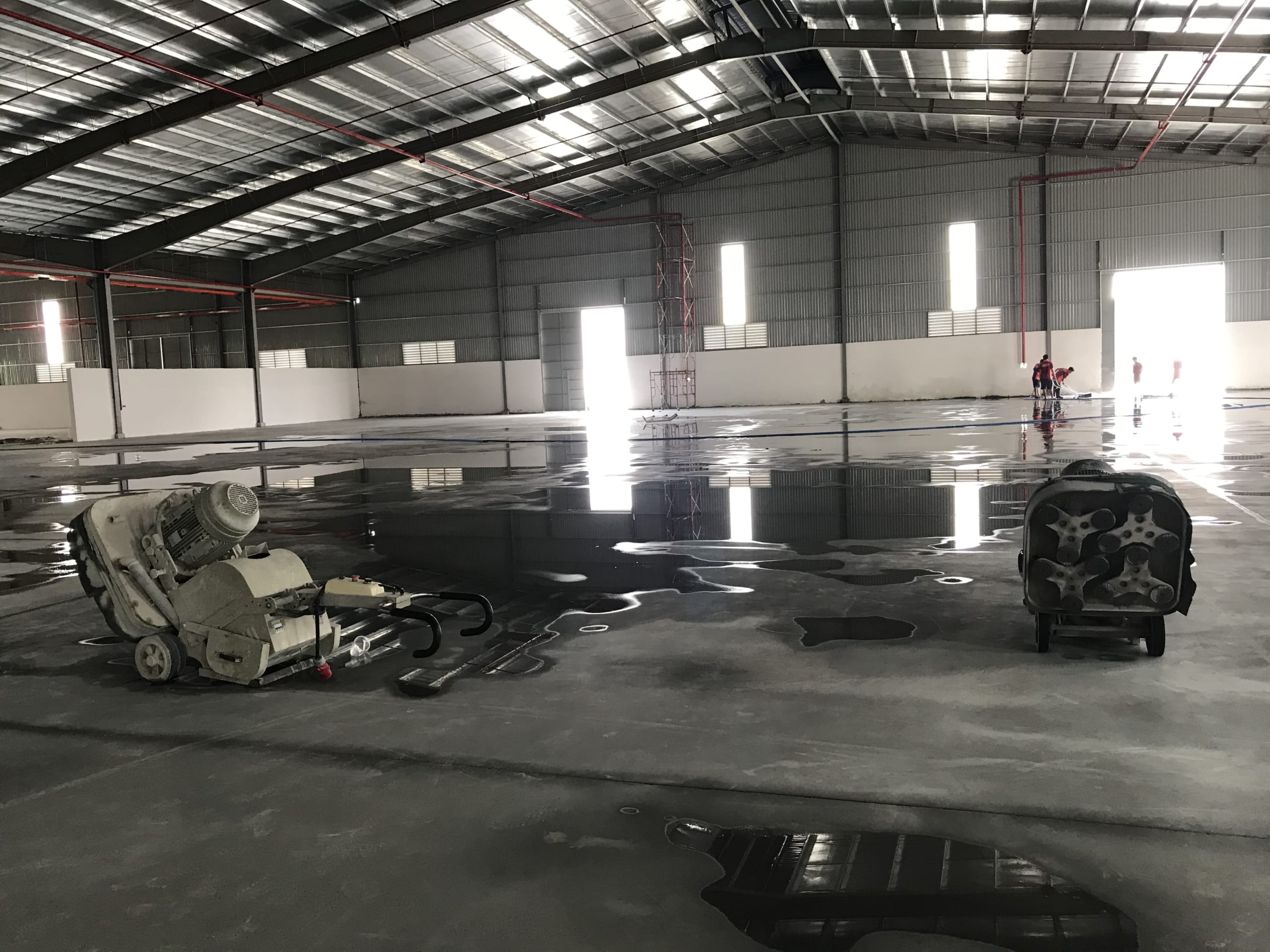 Thực hiện mài bóng bê tông theo đúng quy trình Thực hiện mài bóng bê tông theo đúng quy trình
